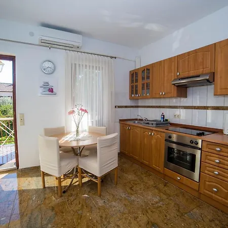 Apartment With A Parking Space - 6984 Porec